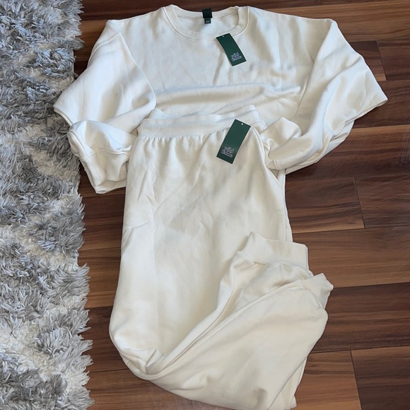 A fabulous NWT Wild fable sweatshirt and pants